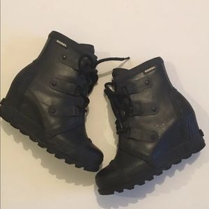 Sorel wedge rain boots